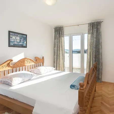 Family-friendly With Swimming Pools Kastel Kambelovac, - 20935 Apartmán Kaštela