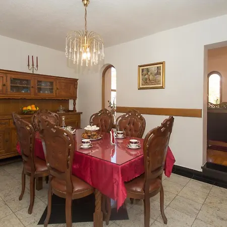 Apartamento Family Friendly With A Swimming Pool Kastel Kambelovac, - 20935