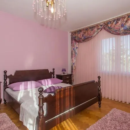 Apartamento Family Friendly With A Swimming Pool Kastel Kambelovac, - 20935 Kaštela