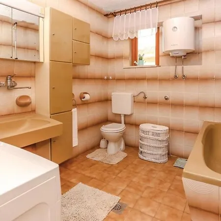 Apartmán Family-friendly With Swimming Pools Kastel Kambelovac, - 20935