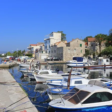 Apartamento Family Friendly With A Swimming Pool Kastel Kambelovac, - 20935 *